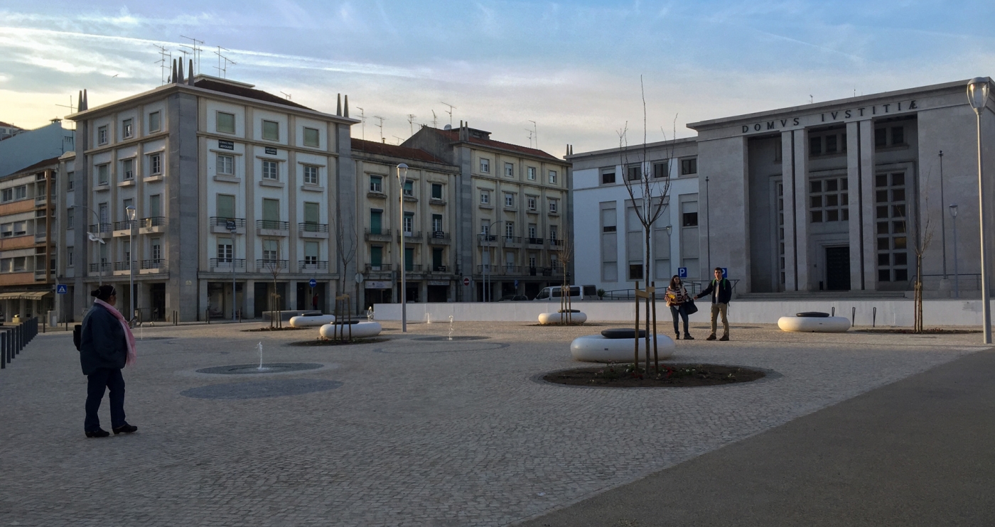 Praça 25 de Abril — 1